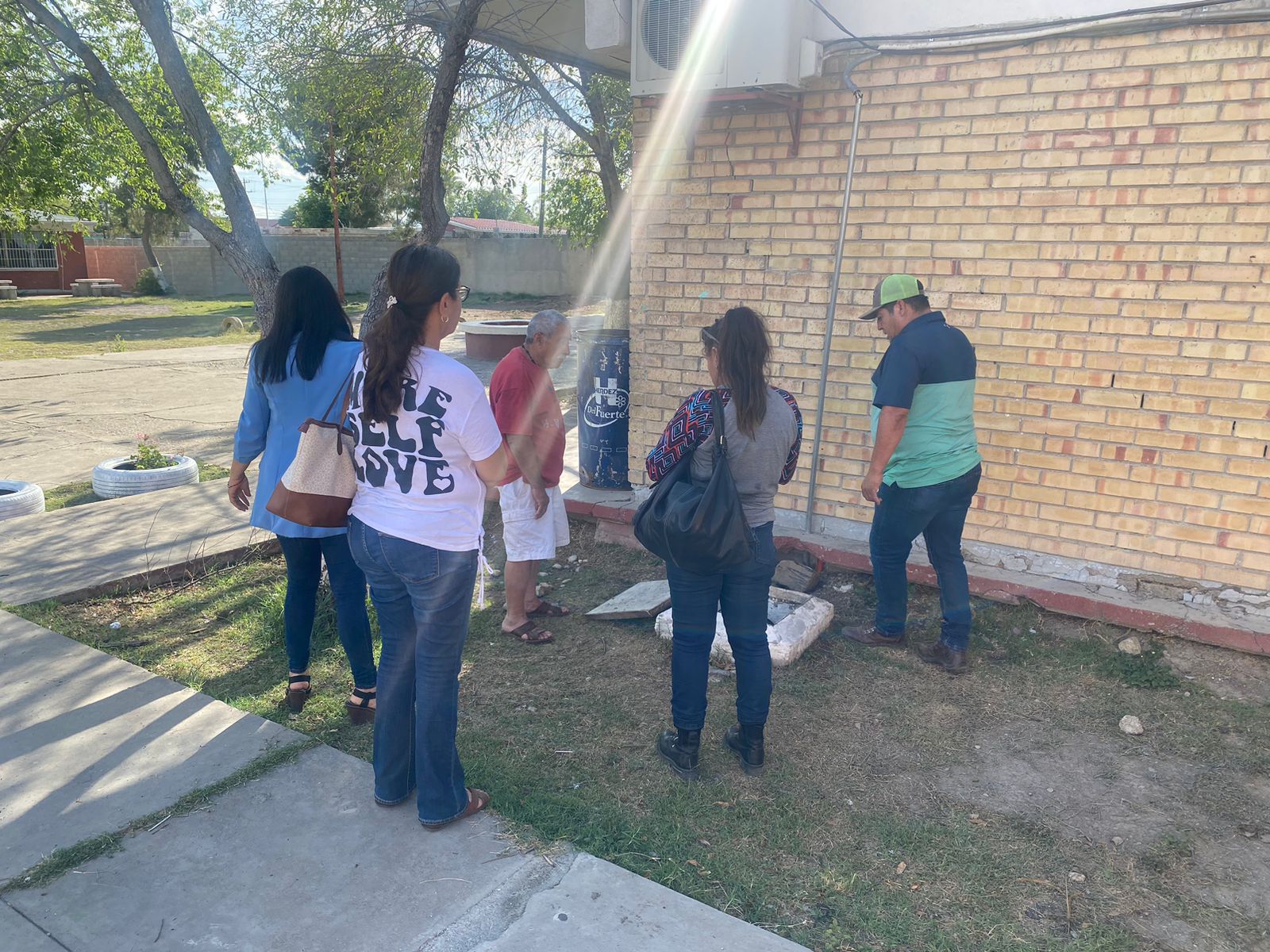 Atiende alcaldesa problemática por robo de cableado en escuela Amado Nervo de Agujita