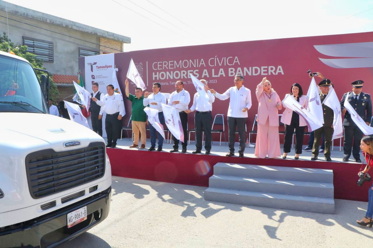 Entrega Américo Villarreal 12 camiones recolectores de basura a Victoria