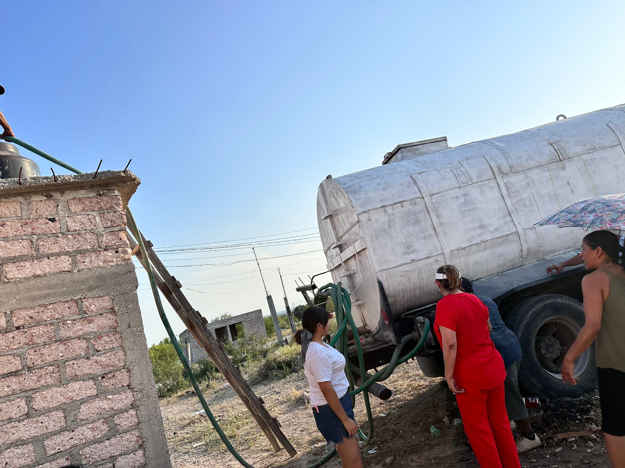 Supervisa alcaldesa Diana Haro reparto de agua en partes altas