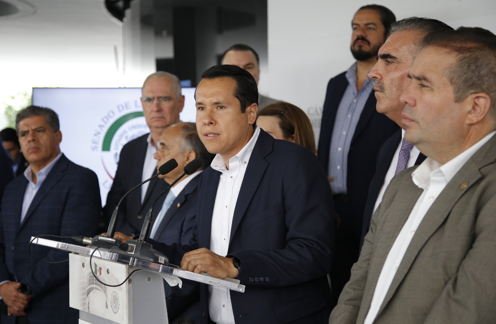 Llevan alcaldes metropolitanos reclamo contra gobernador a senado