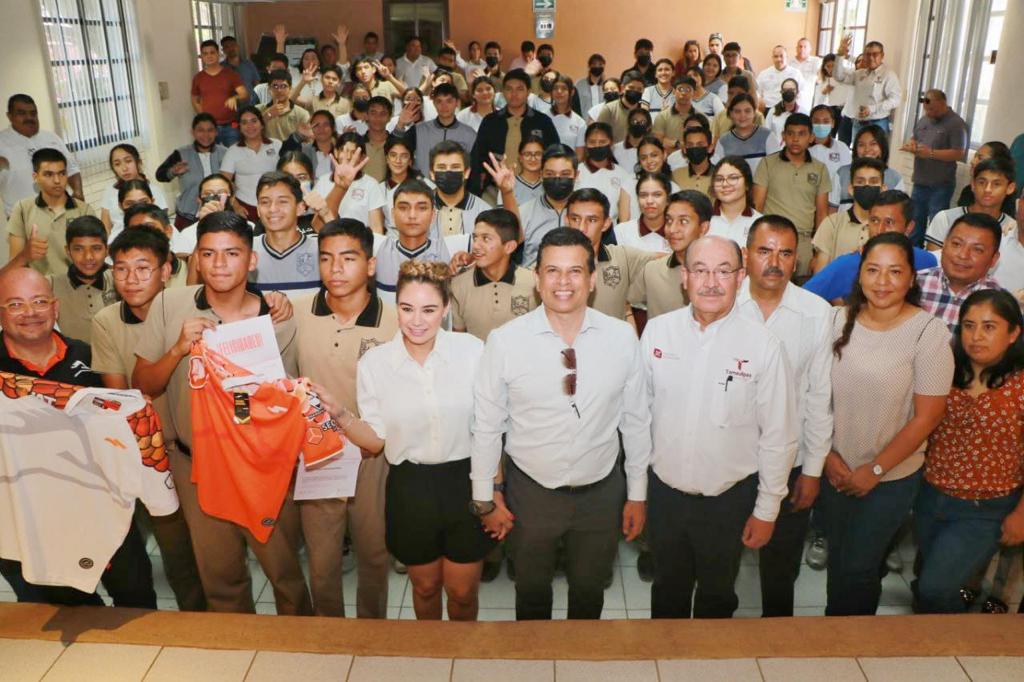 Siguen DIF y Club Correcaminos construyendo sueños de jóvenes