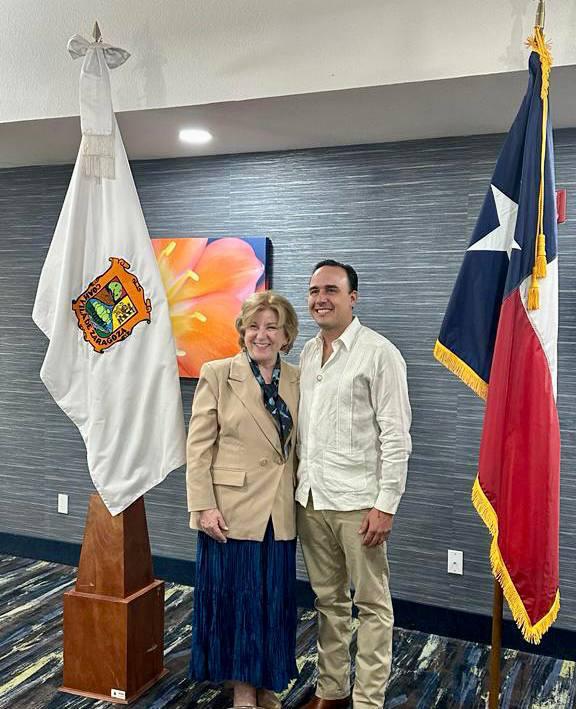 Se reúne Manolo Jiménez con la Secretaria de Estado de Texas