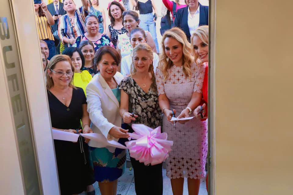 Instituto de las Mujeres instala “Punto Rosa” en la Universidad del Valle de Bravo en Tampico