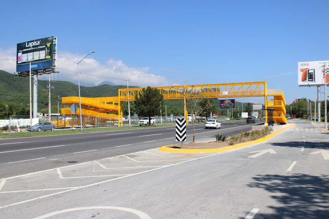 Complementa Monterrey obras tácticas de vialidad al Puente Peatonal en Las Jaras