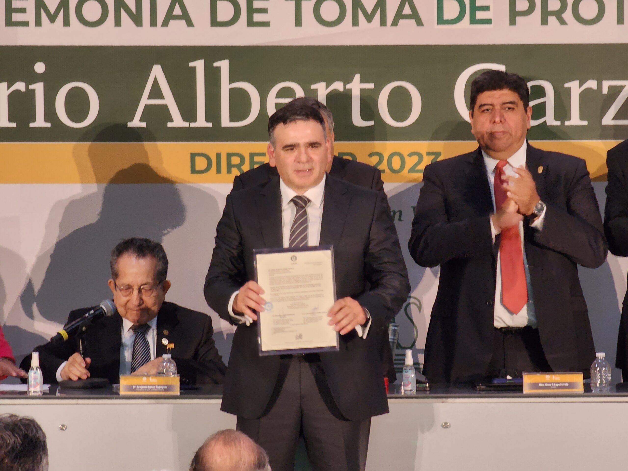 Toma protesta Mario Garza como nuevo director de FACDYC