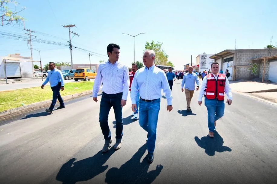 Roman Cepeda supervisa pavimentación en la colonia Loma Real II