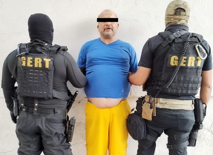 Policías detienen a vendedor de droga en Santa Catarina