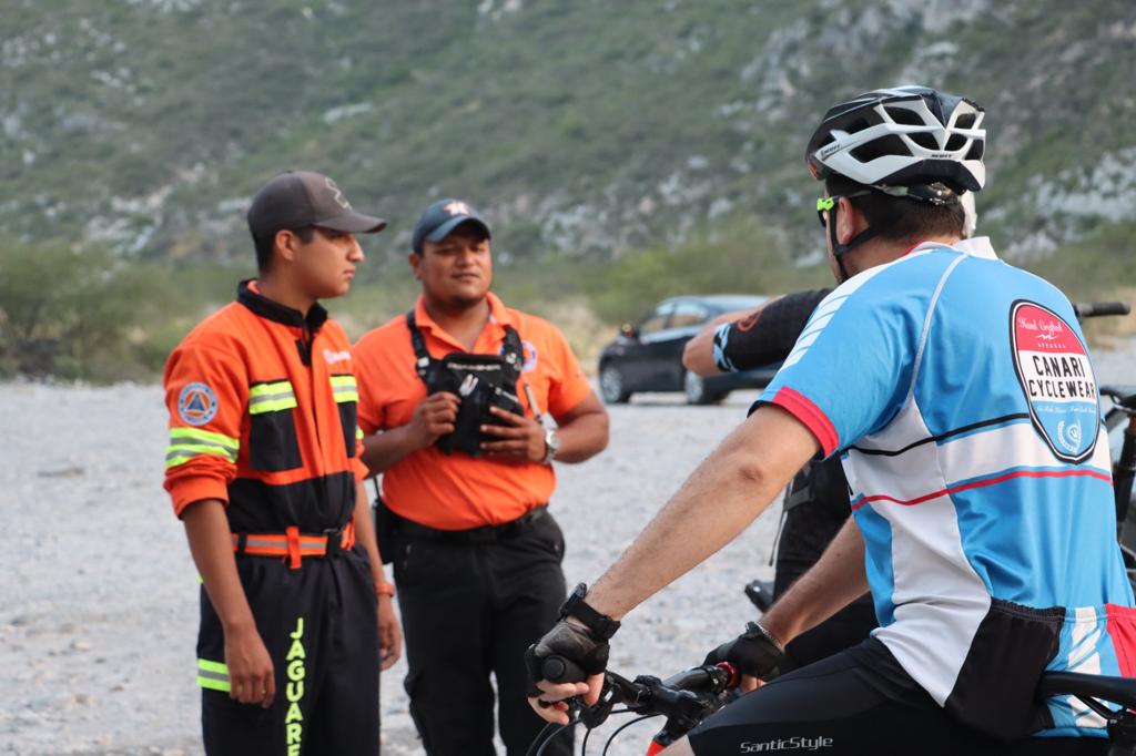 Implementan en Santa Catarina operativo para proteger golpes de calor a deportistas que acuden a La Huasteca