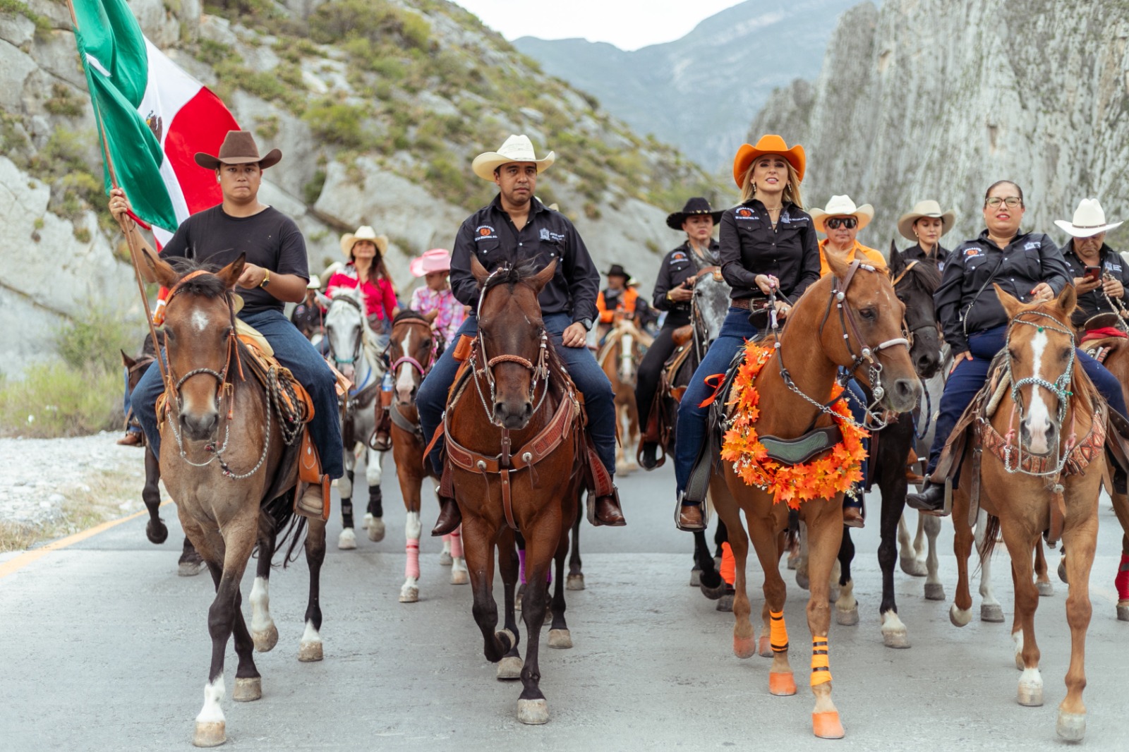 Cabalgan más de 700 jinetes por La Huasteca