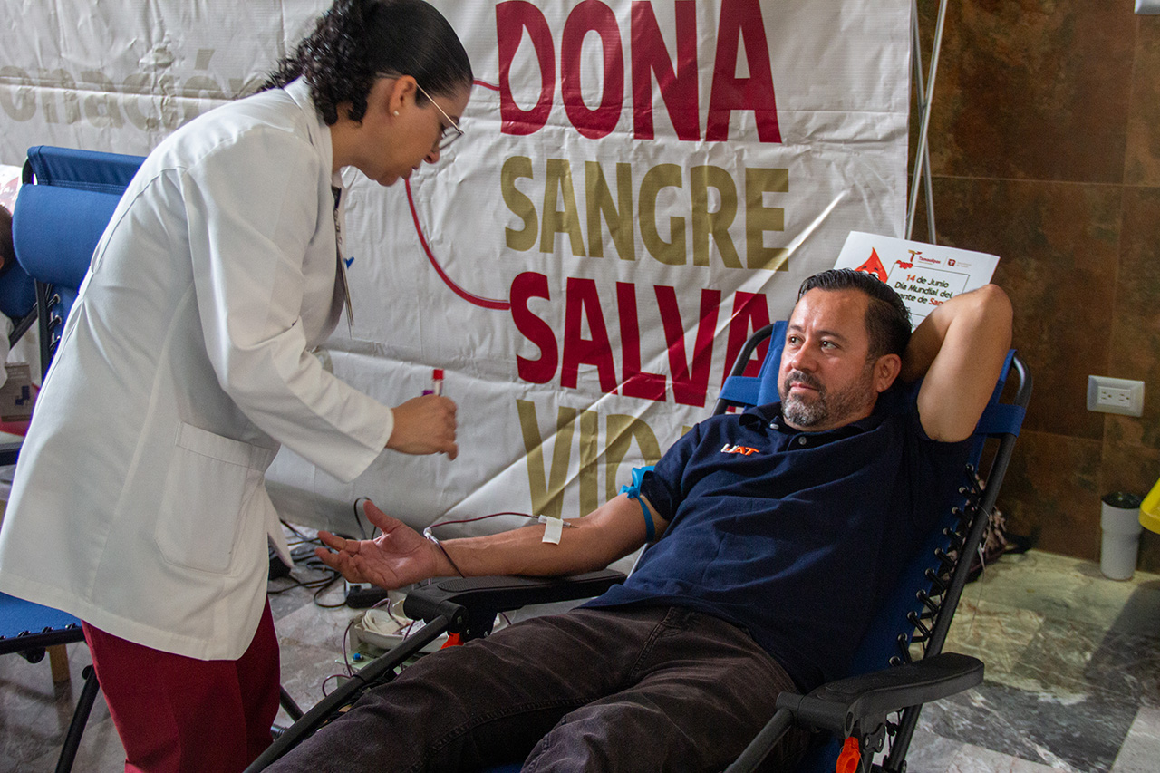 Destaca participación de la UAT en campaña de donación altruista de sangre