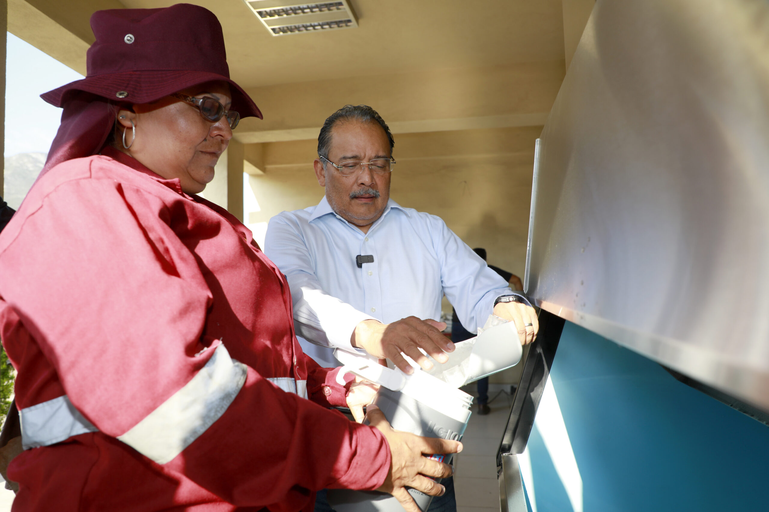 Protege Escobedo a sus trabajadores ante ola de calor e intensidad de rayos solares