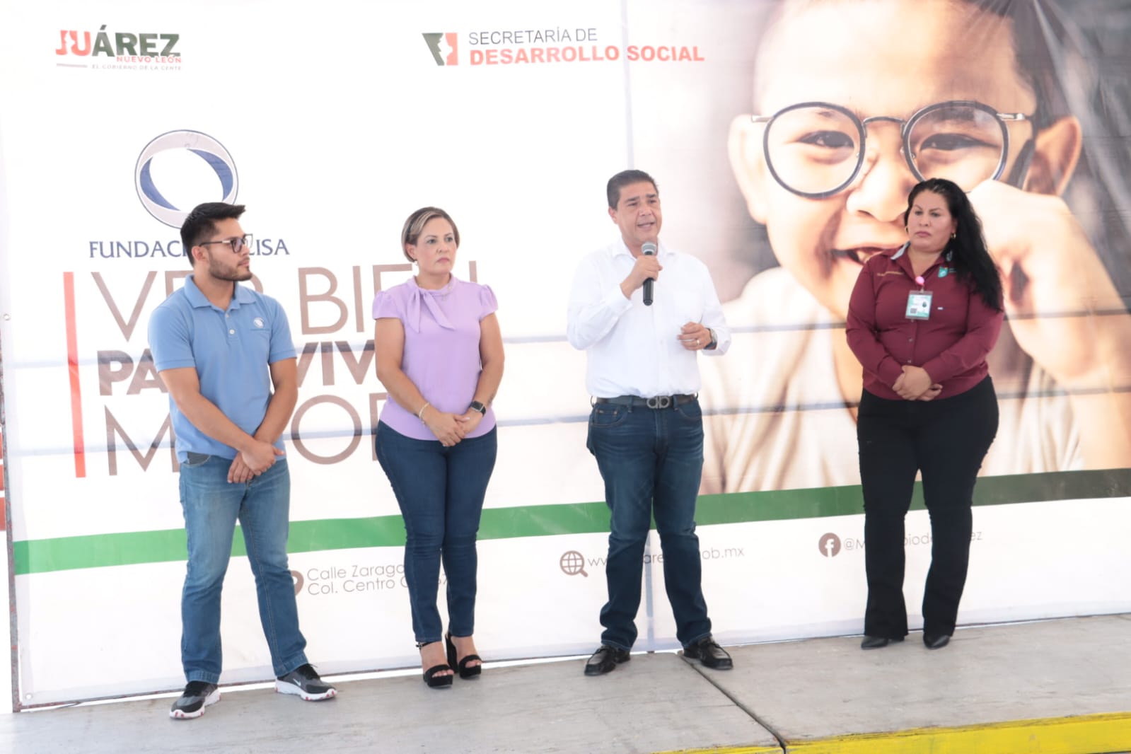 “Más niños juarenses reciben lentes gratis” Paco Treviño