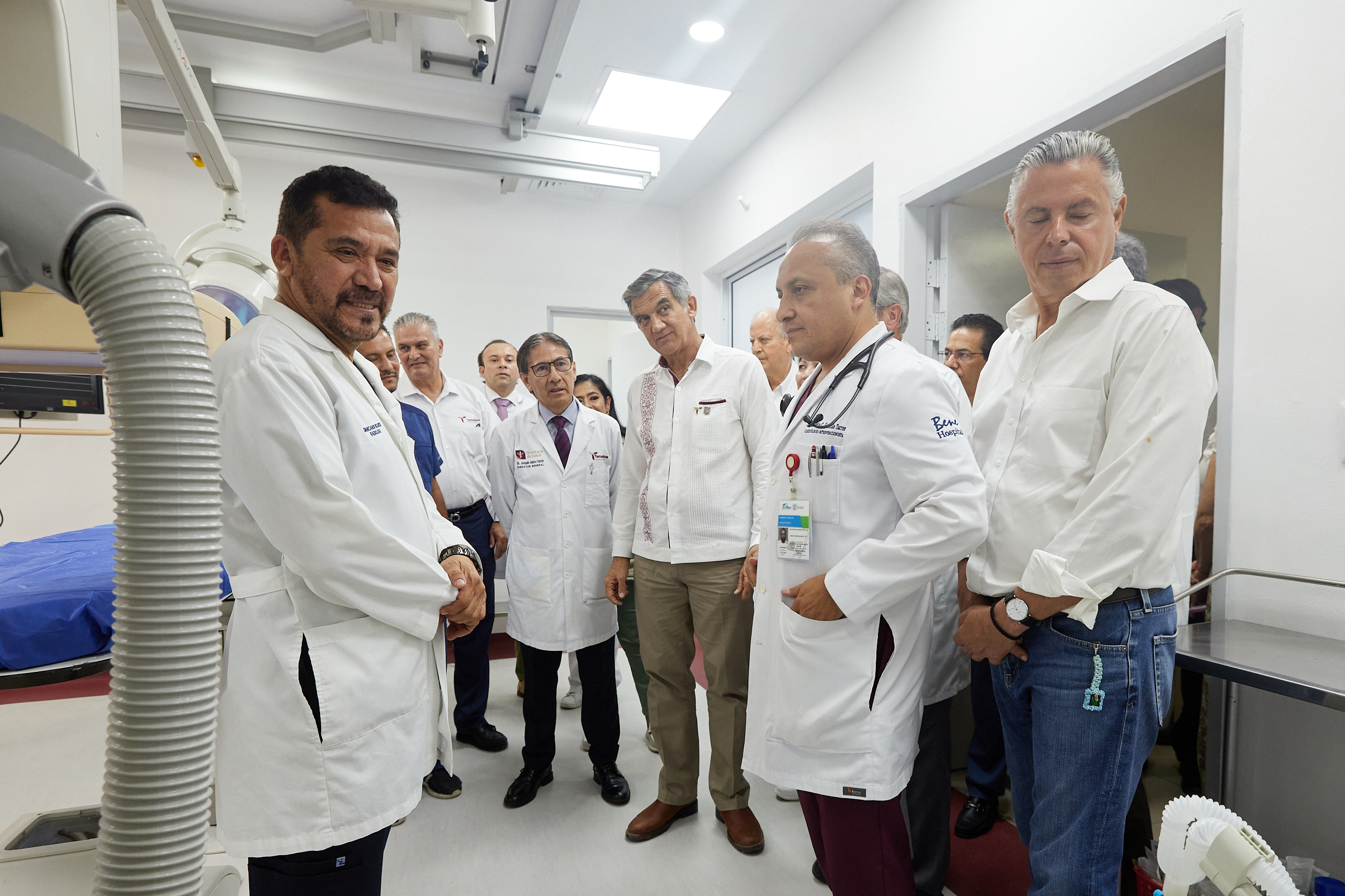 Entrega Américo Villarreal equipo médico a 18 hospitales y 12 jurisdicciones sanitarias