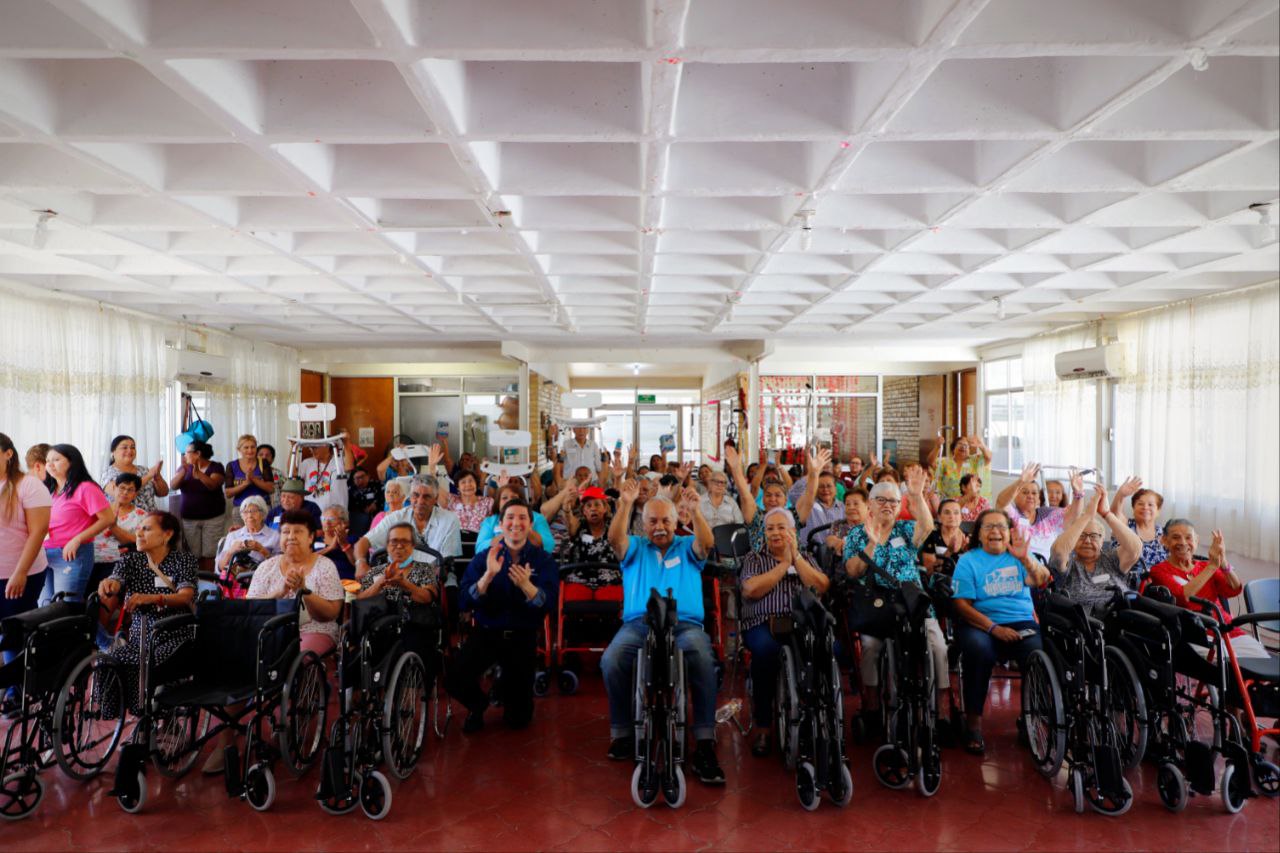 Beneficia DIF Monterrey a adultos mayores con apoyos funcionales