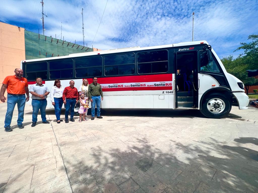 Inician servicio nuevos camiones Santa Bus para universitarios