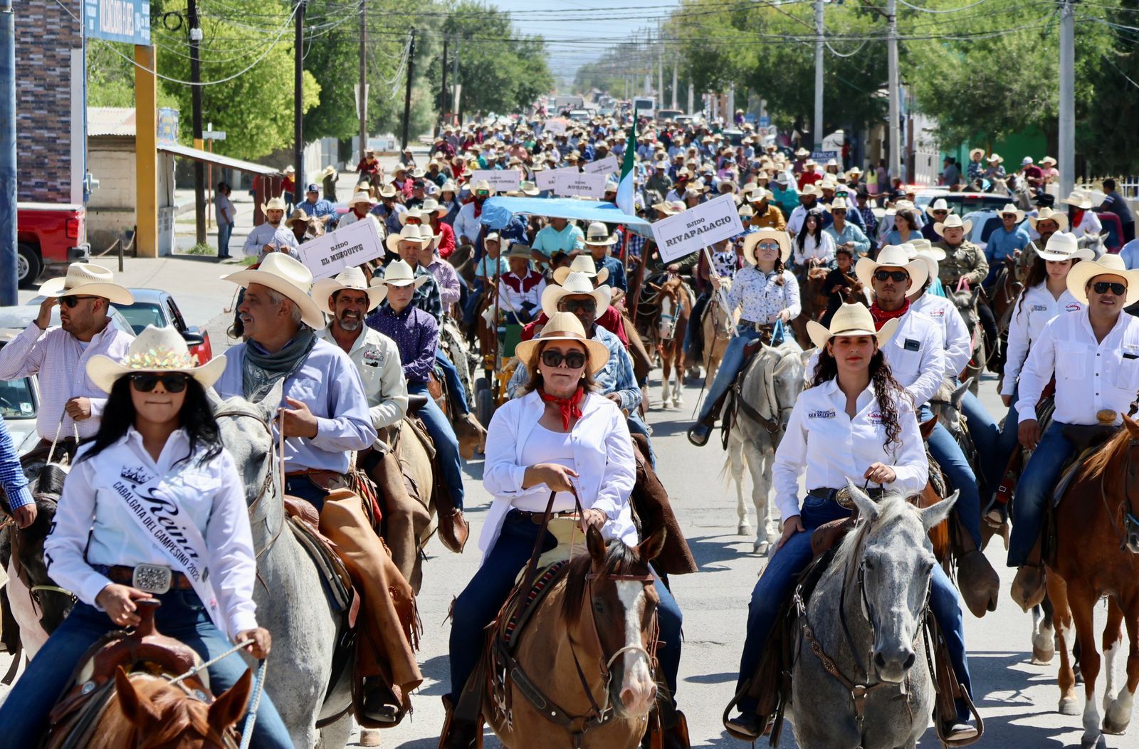 Con éxito concluyó la XIV edición de la cabalgata del campesino en Sabinas