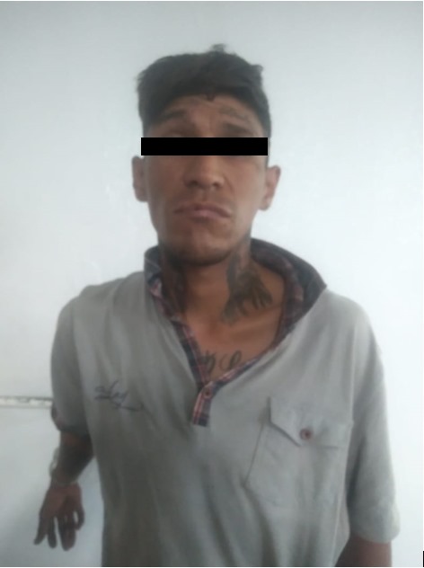 Policías detienen a hombre con droga en Santa Catarina