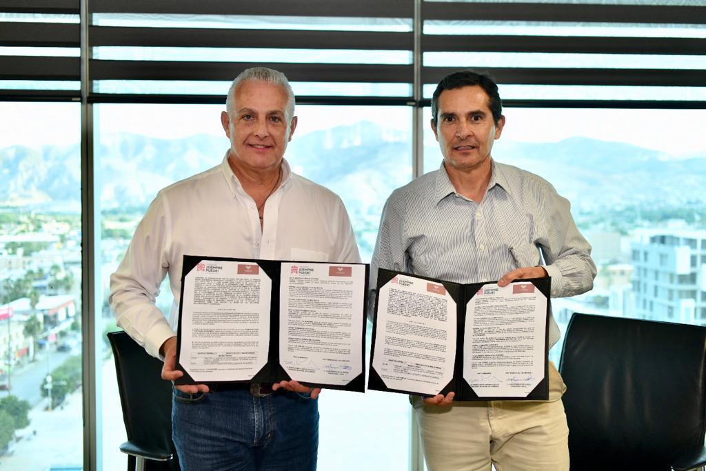 Román Alberto Cepeda González firma convenio con Residencial Los Viñedos para el cuidado del agua y áreas verdes