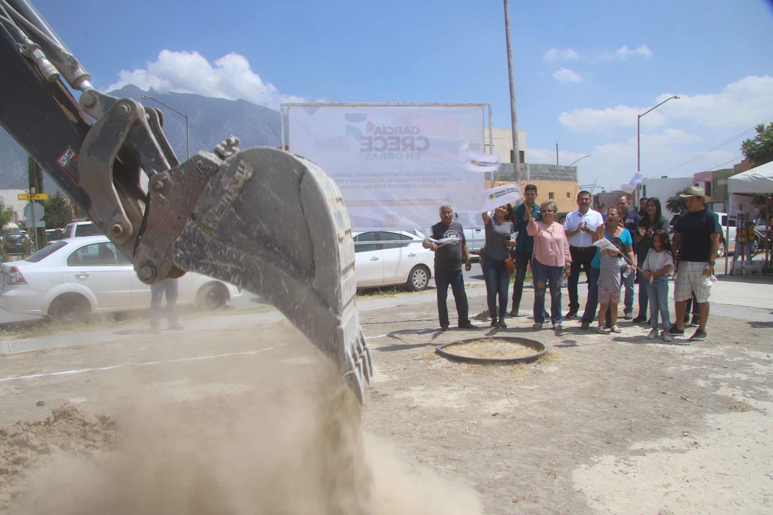 Suman en García más obras para recreación y deporte