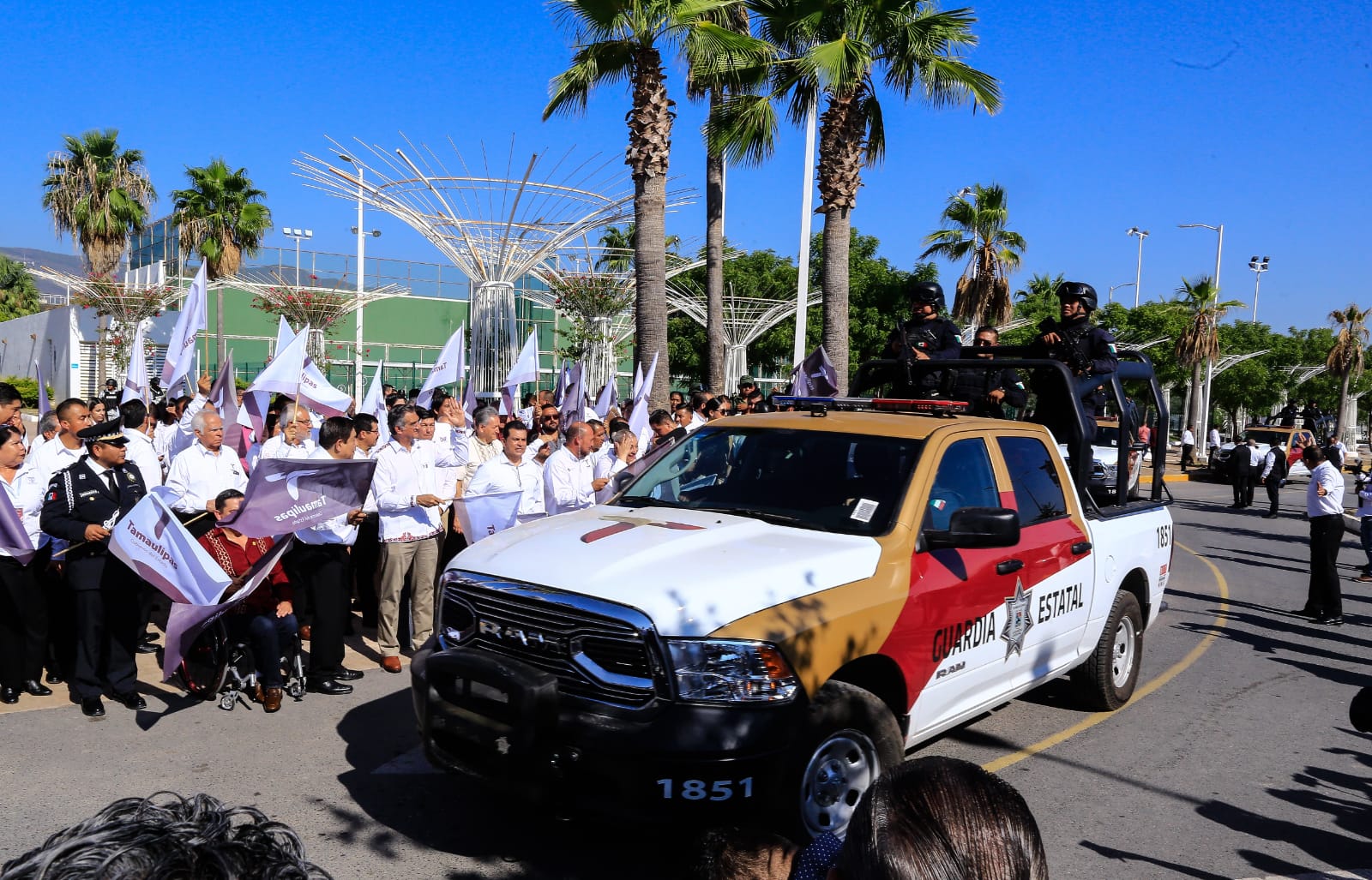 Entrega Américo Villarreal cien patrullas más a la Guardia Estatal
