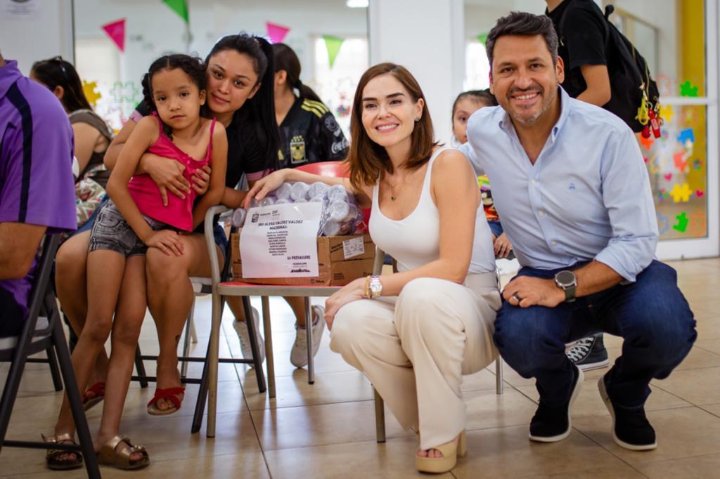 Entrega voluntariado de DIF Guadalupe apoyos a niñas y niños con discapacidad