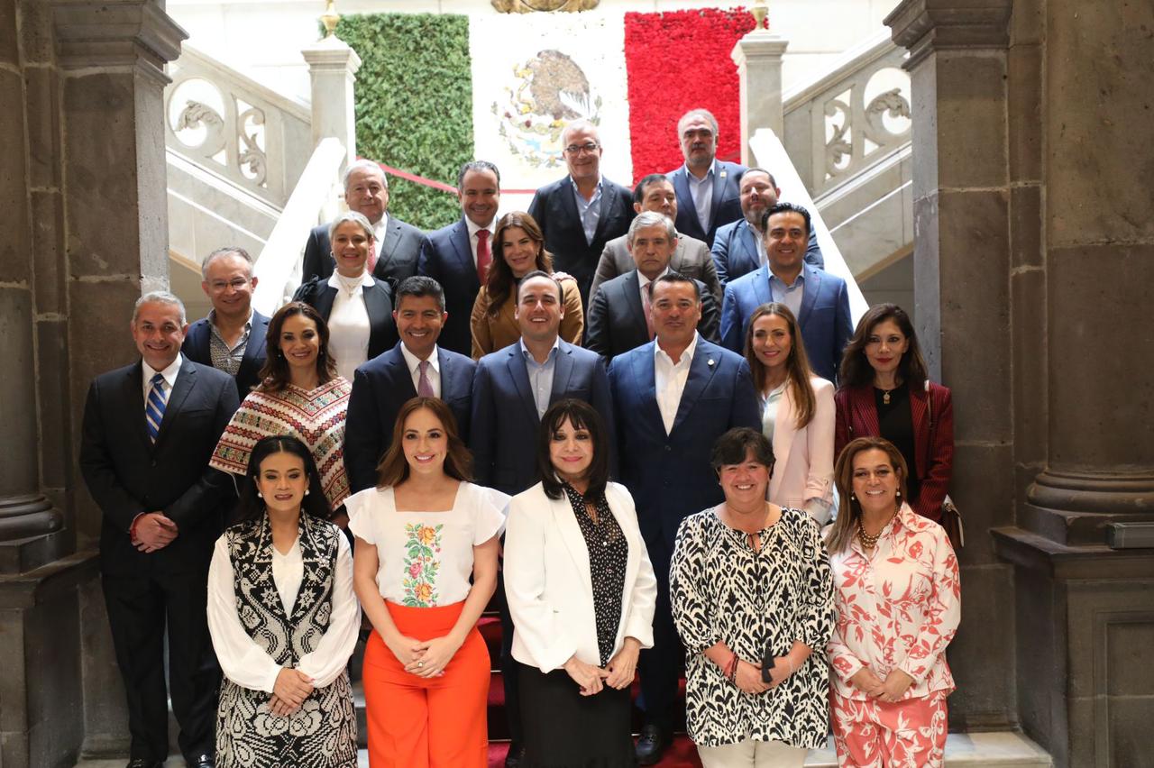 Presenta Manolo Jiménez a alcaldes de capitales del país el modelo de campaña Coahuila