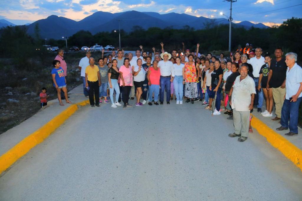 Le cumple Lalo Gattás al ejido La Misión