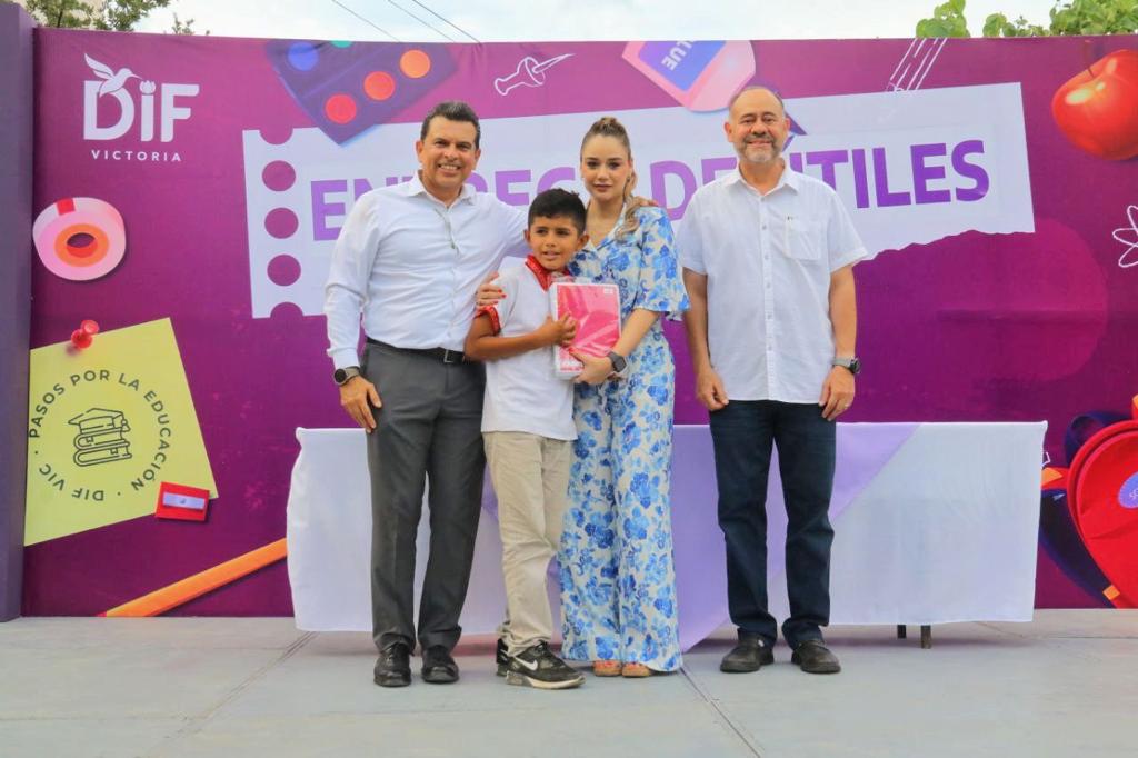 Entrega DIF Victoria paquetes escolares a mil 500 estudiantes