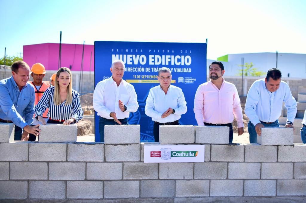 Colocan Cepeda y Riquelme primera piedra del nuevo edificio de la Dirección de Tránsito y Vialidad