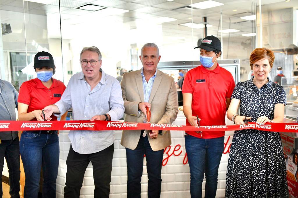 Román Cepeda inaugura sucursal de Krispy Kreme en Torreón