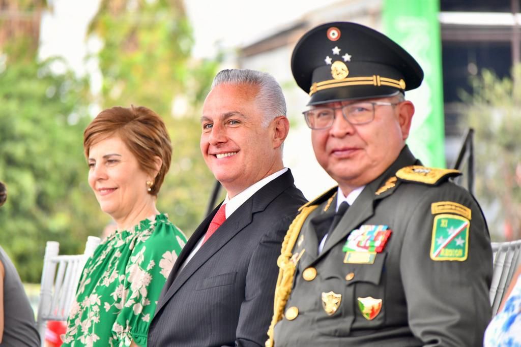 Román Alberto Cepeda González preside desfile del inicio de la Independencia de México