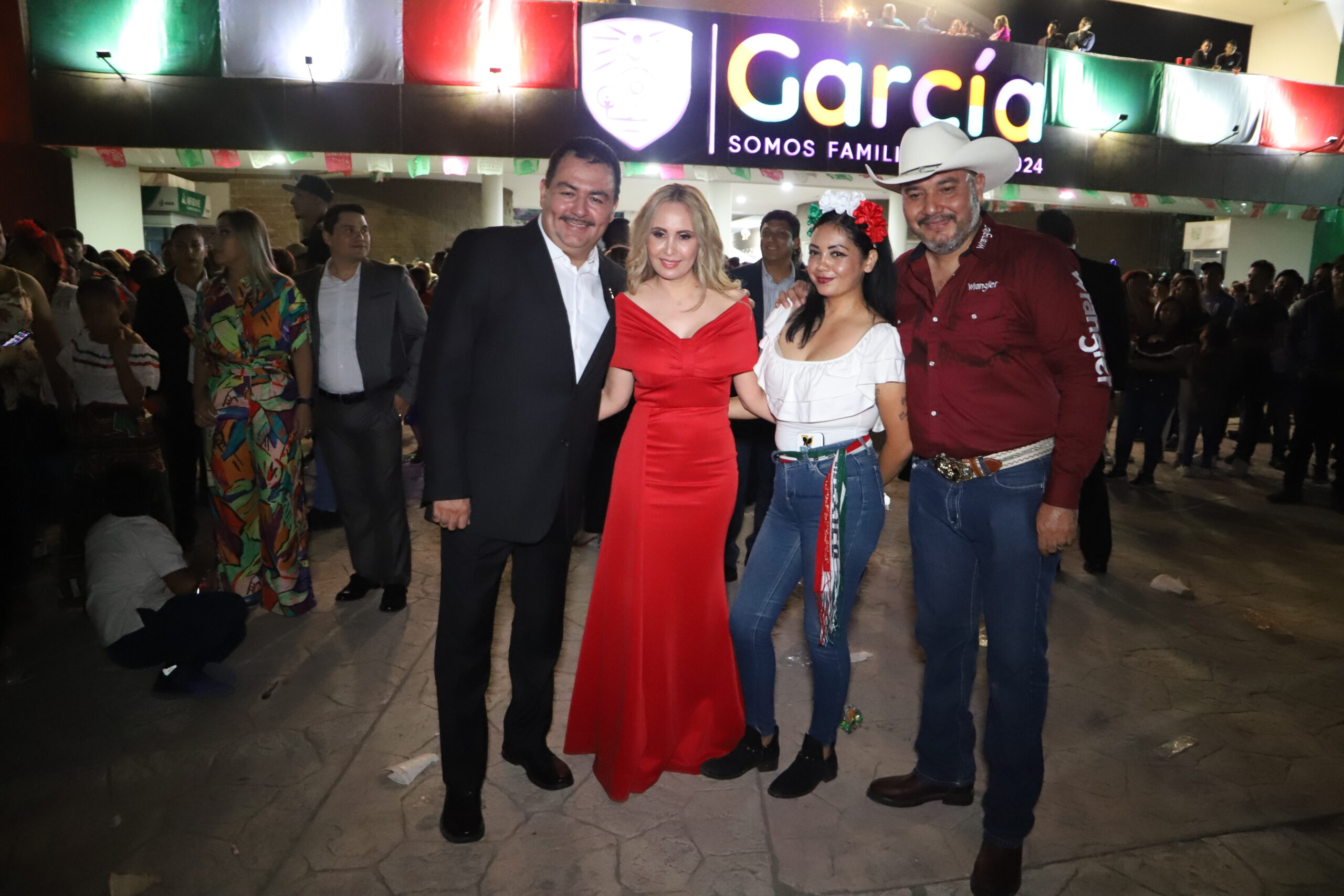 Alistan en García gran noche mexicana