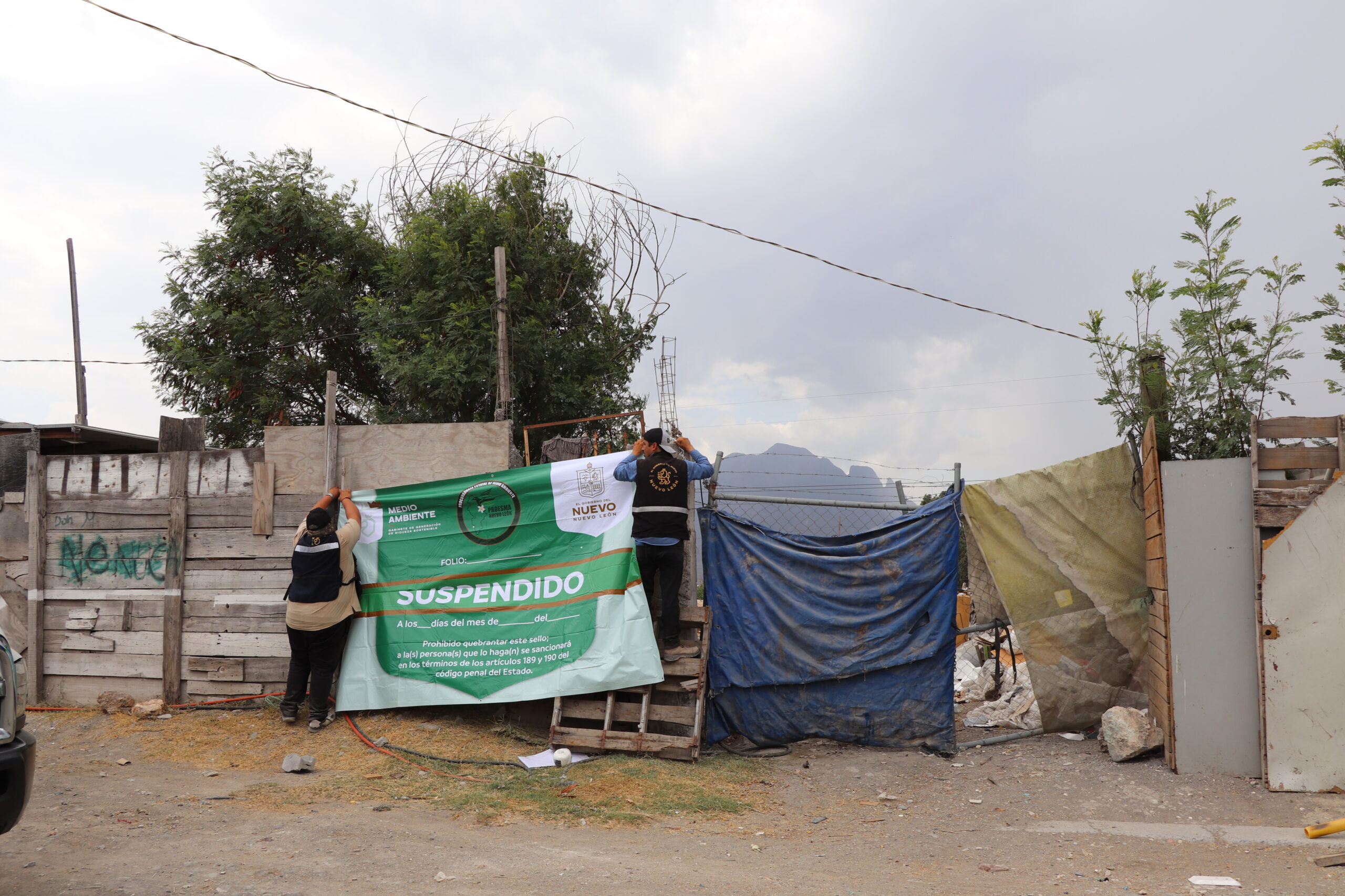 Avanzan trabajos en Río Pesquería; remueven toneladas de basura y escombro