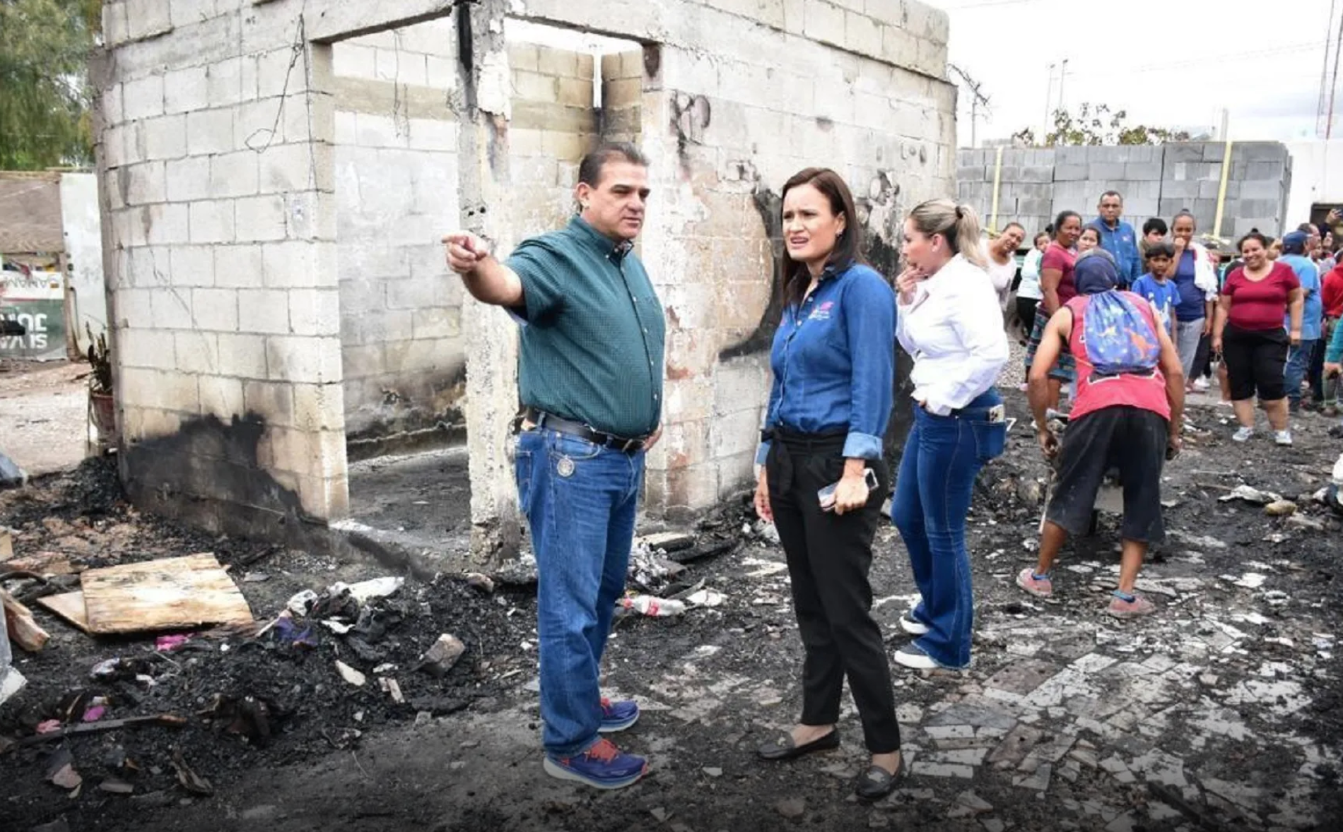 Ofrece Ayuntamiento de Torreón apoyos a víctimas de incendio en Colonia Ampliación Valle La Rosita