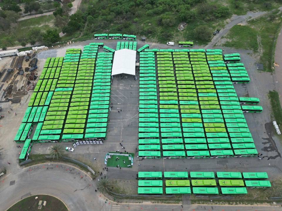 Entrega Samuel García más de 300 nuevas unidades; suman ya mil 500 camiones de transporte público