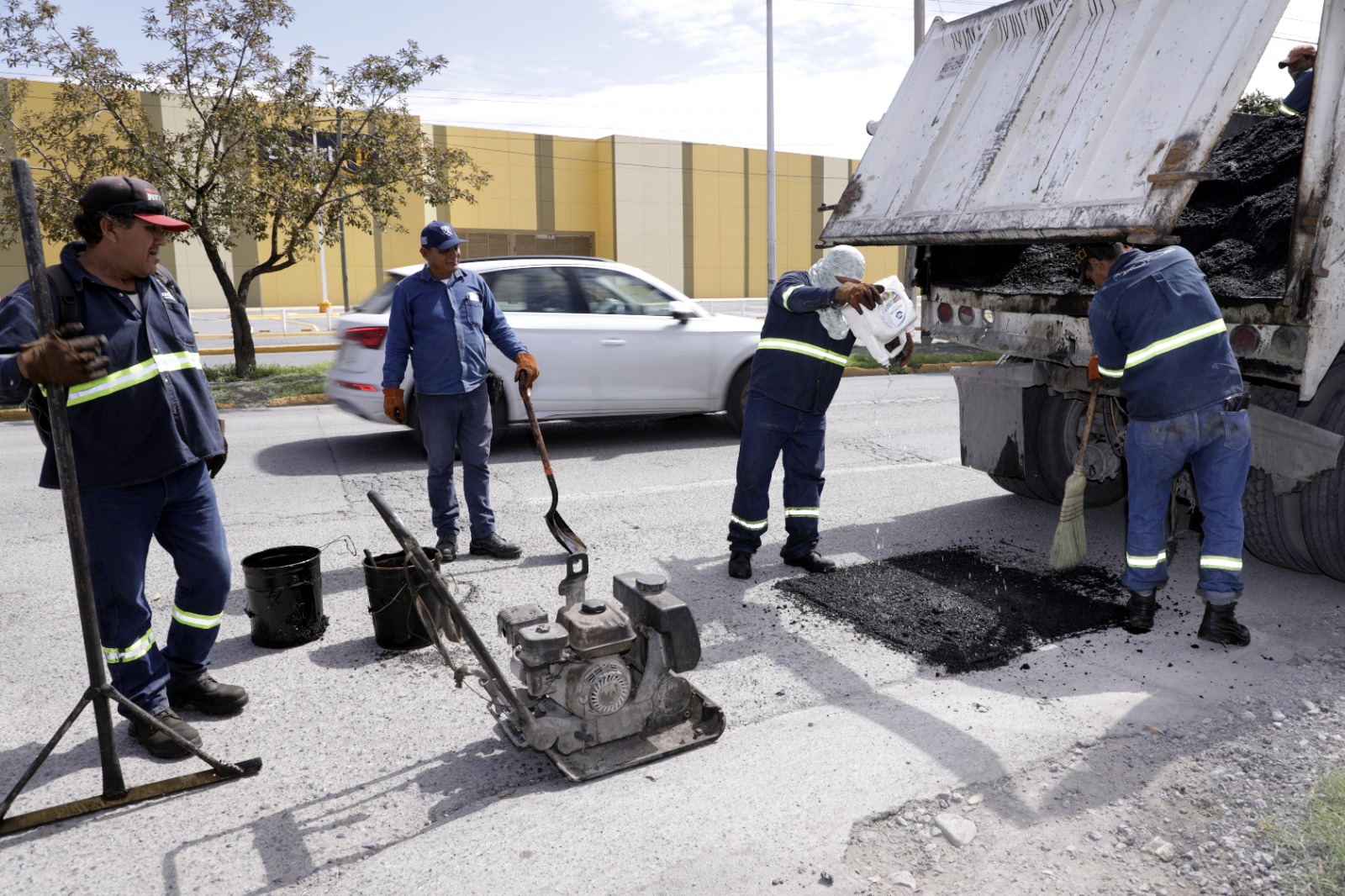 Refuerza Escobedo programa de bacheo