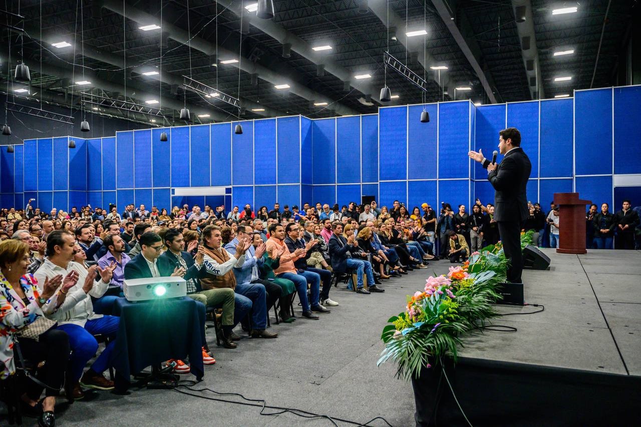 Presenta Samuel García libro Federalismo Mexicano; asegura que el país necesita una nueva constitución