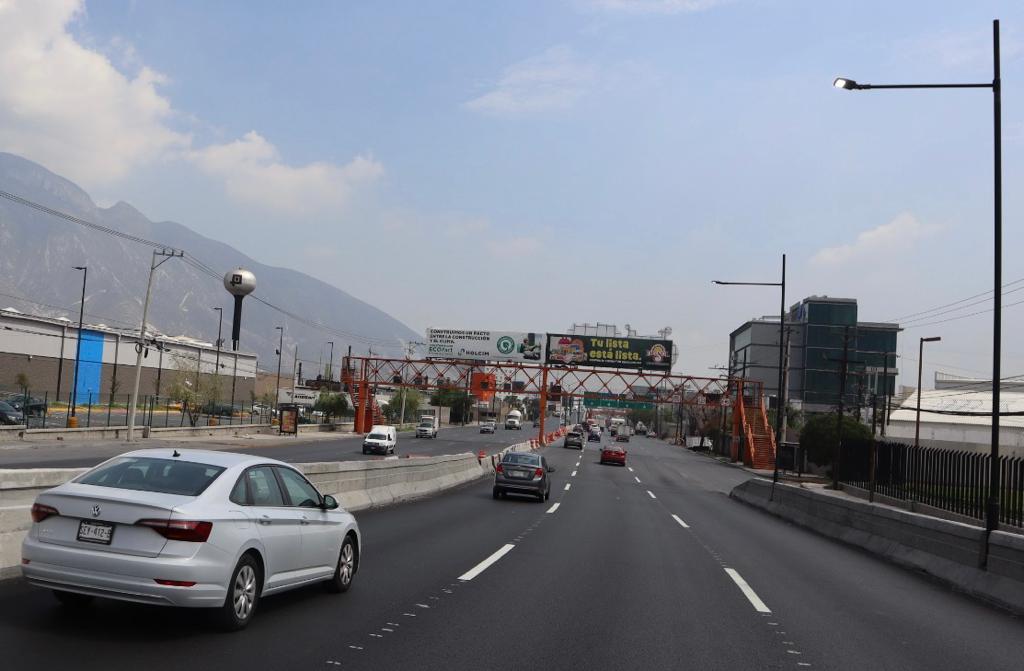 Pintan carriles e iluminan mega puente en Santa Catarina