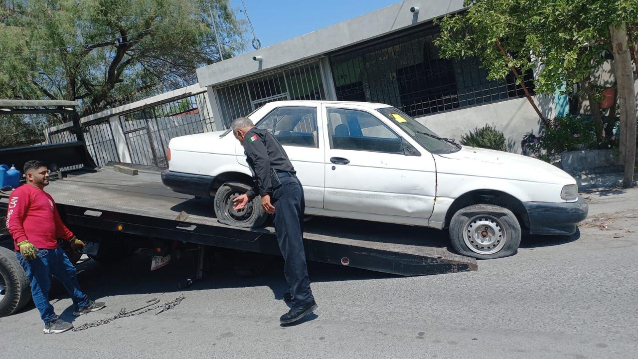 Inicia Santa Catarina retiro de vehículos abandonados