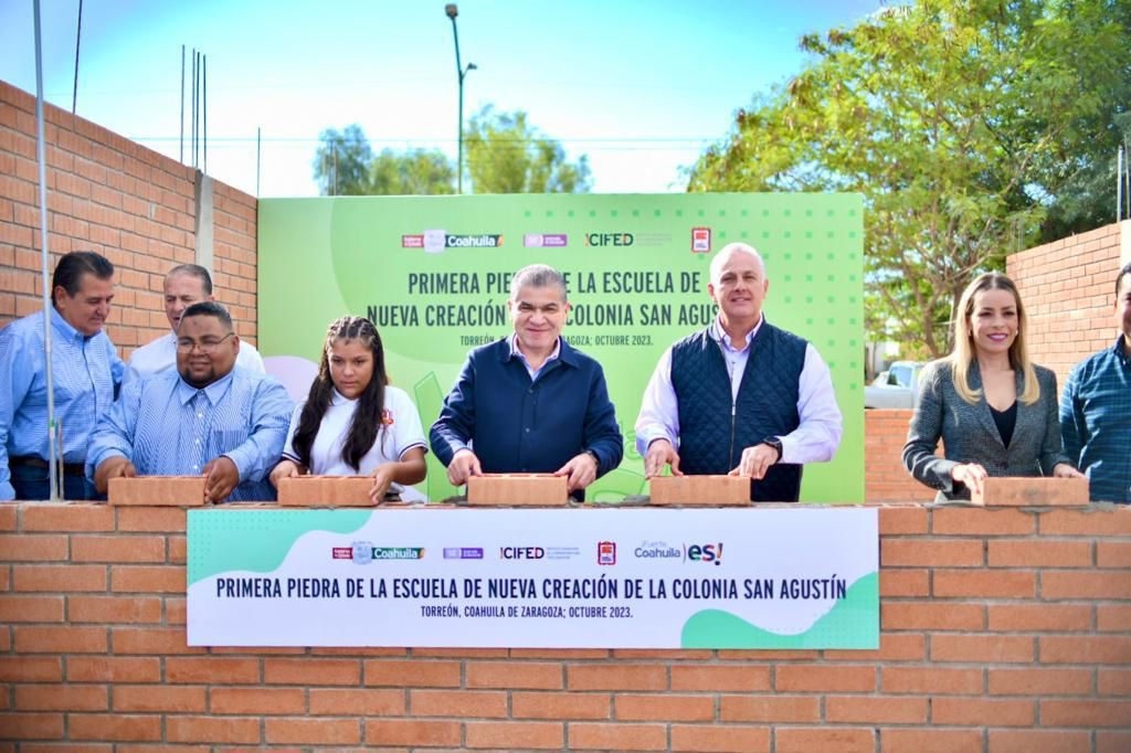 Colocan Cepeda y Riquelme primera piedra de la escuela de nueva creación en la colonia San Agustín