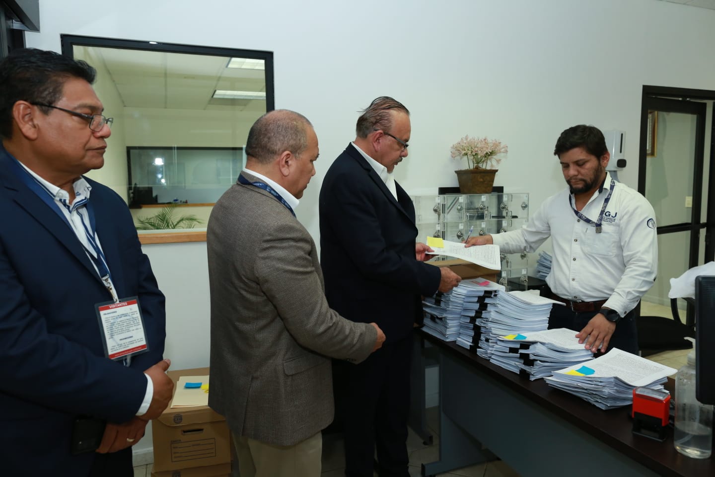 Presentan otras siete denuncias en contra de funcionarios públicos de Cabeza de Vaca