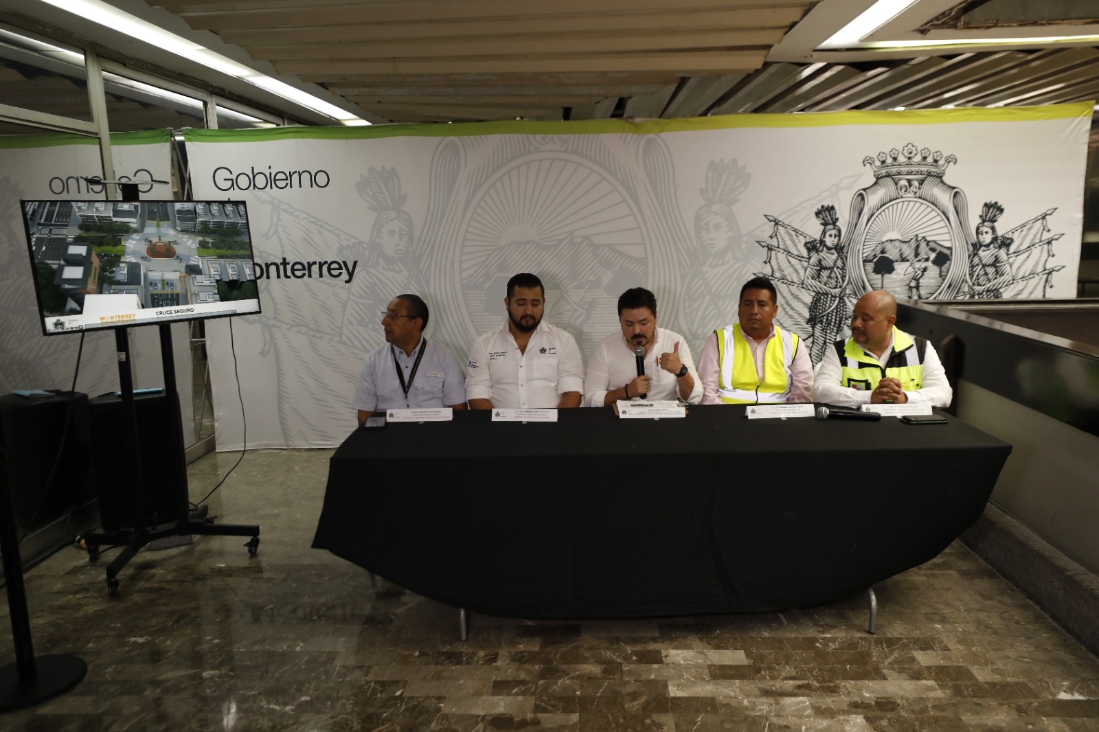 Abre Monterrey alternativas viales por obras en cruce seguro del Arco de la Independencia