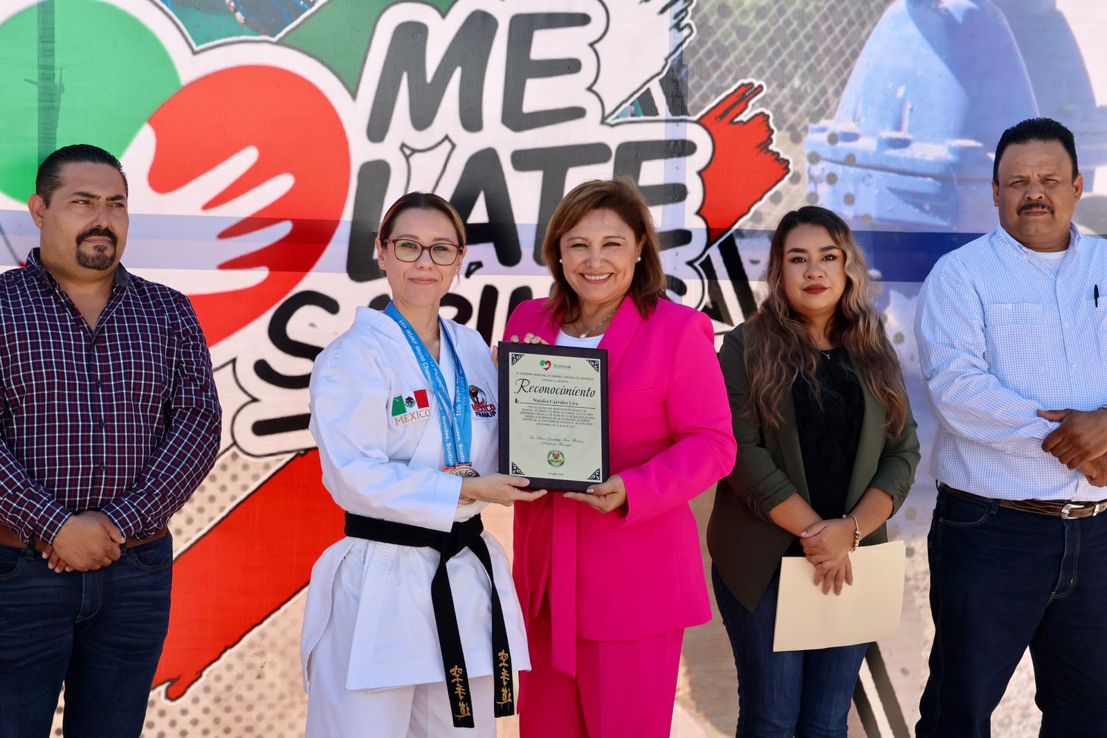 Pone en marcha alcaldesa de Sabinas rehabilitación en plaza principal y reconoce a deportistas