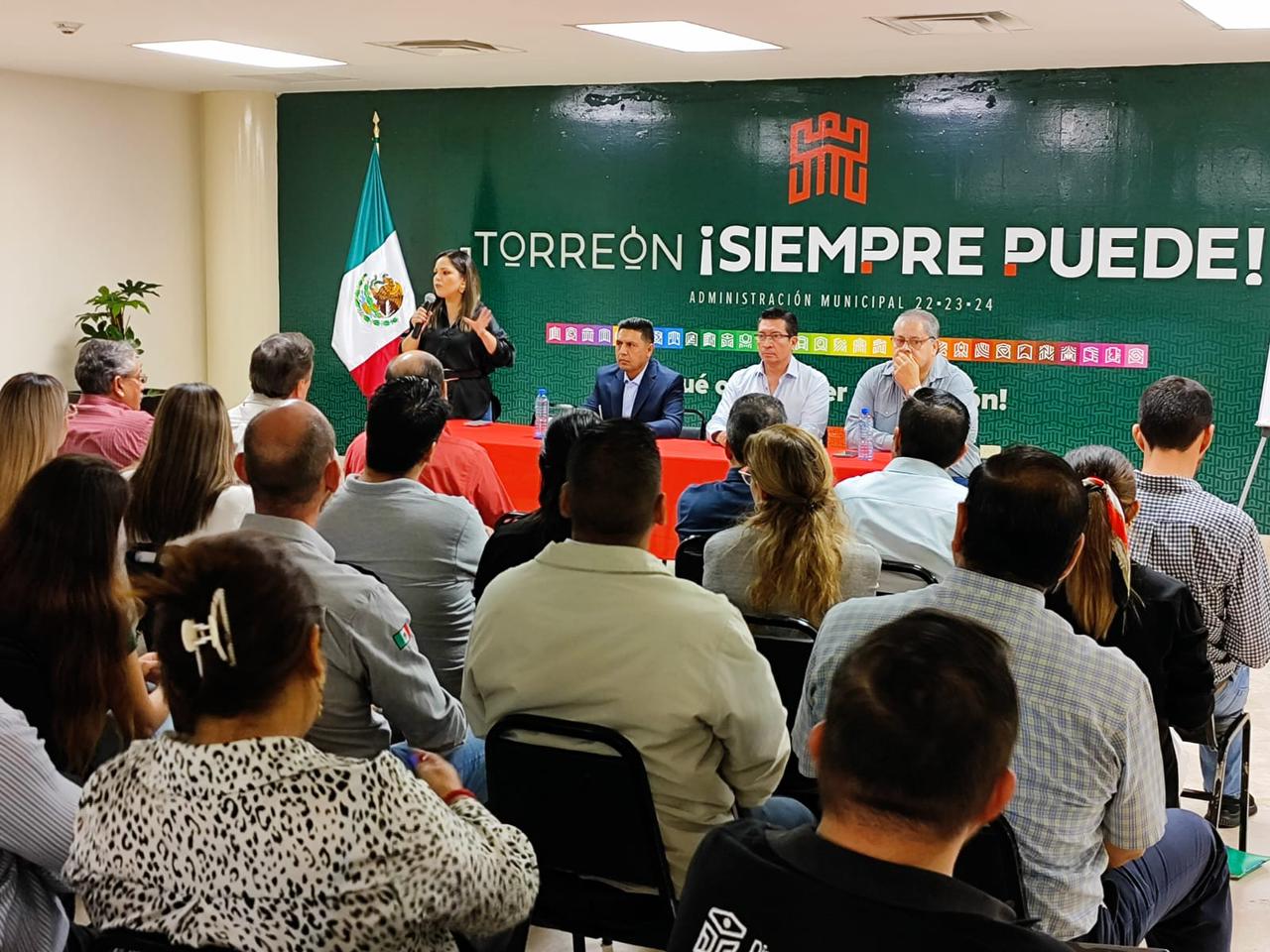 Capacitan a servidores públicos de Torreón en materia de adquisiciones y auditorías