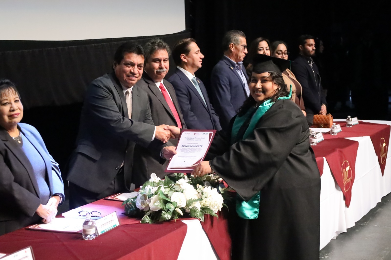 Entrega Universidad Tecnológica de Nuevo Laredo nueva generación de profesionistas a Tamaulipas