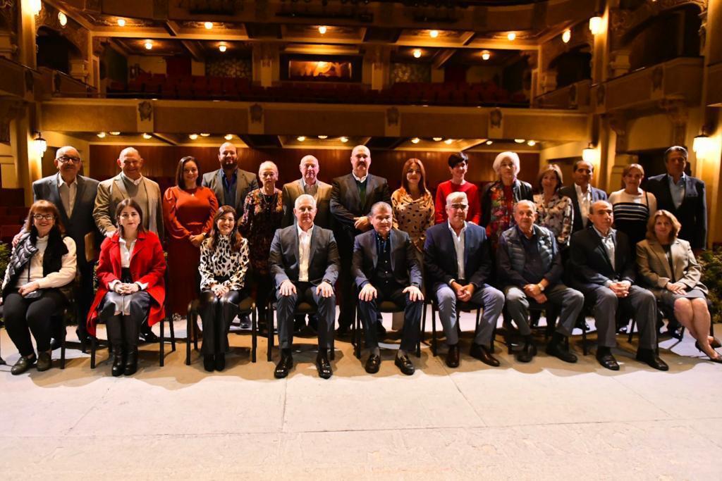 Toman protesta a nuevos integrantes del patronato del Teatro Isauro Martínez