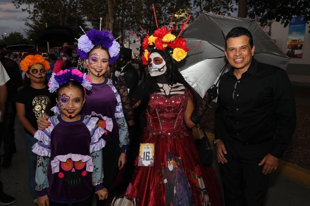 Disfrutan familias festival de Día de Muertos en 17 Te Quiero Más