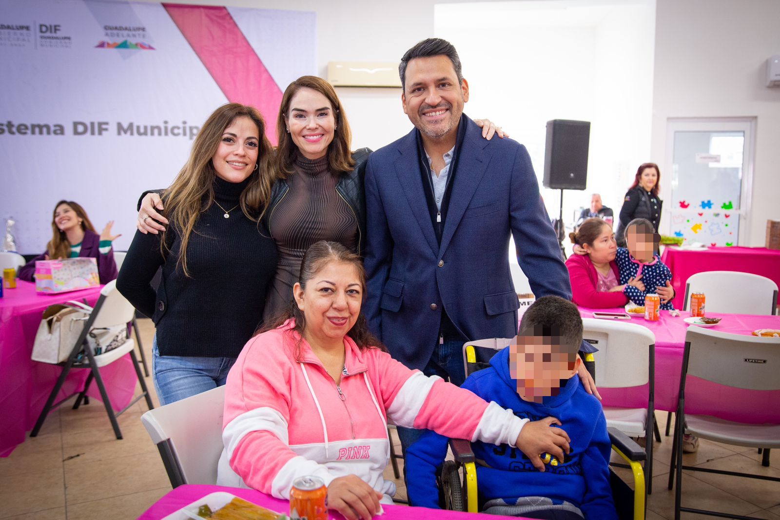 Apadrinan a niñas y niños con discapacidad en Guadalupe