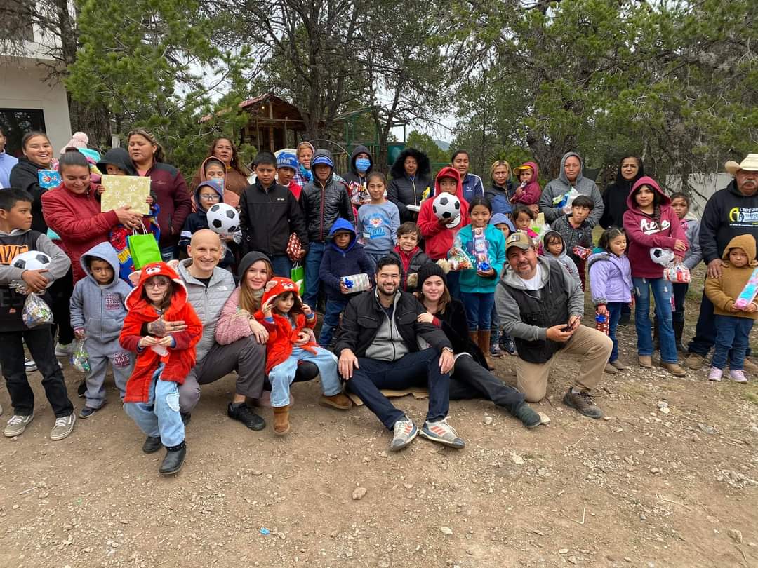 Llevan sonrisas con una posada a niños de ejido El Diamante y Sierra Hermosa