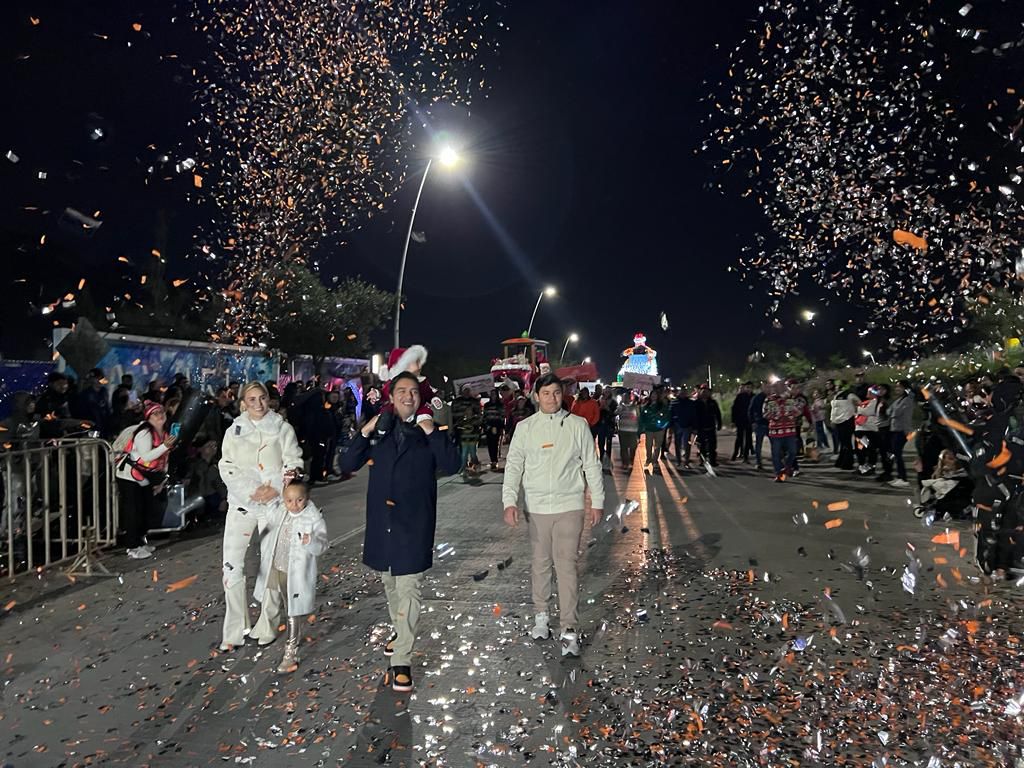 Realiza Jesús Nava cuatro desfiles navideños